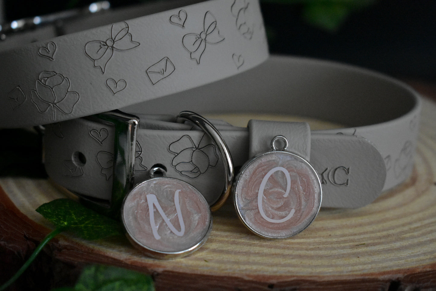 Sweet Nothings Embossed Collar 🎀