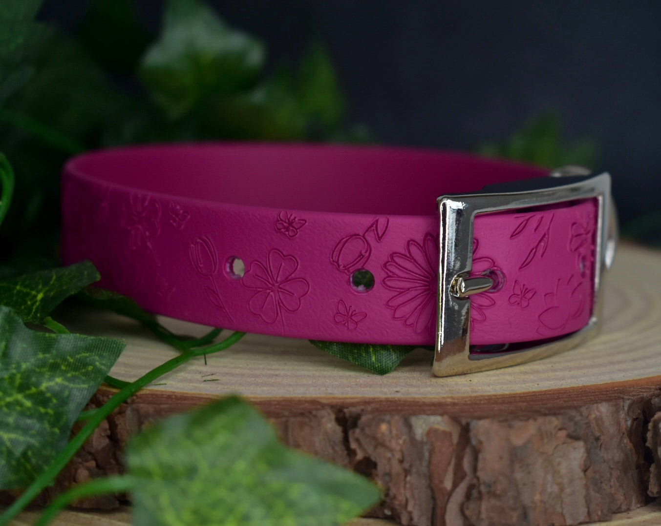 Forgotten Meadow Embossed Collar 🌷