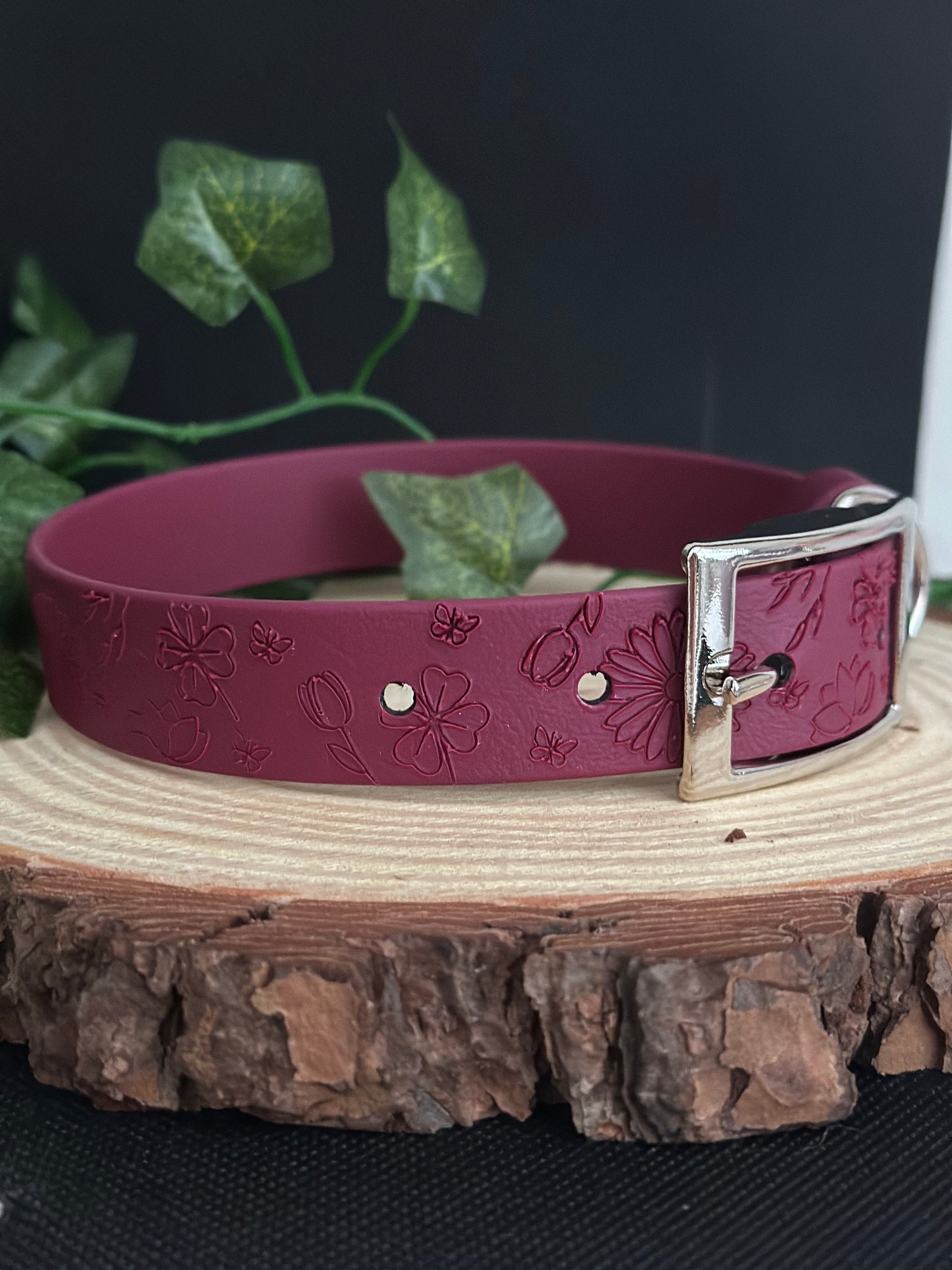 Forgotten Meadow Embossed Collar 🌷