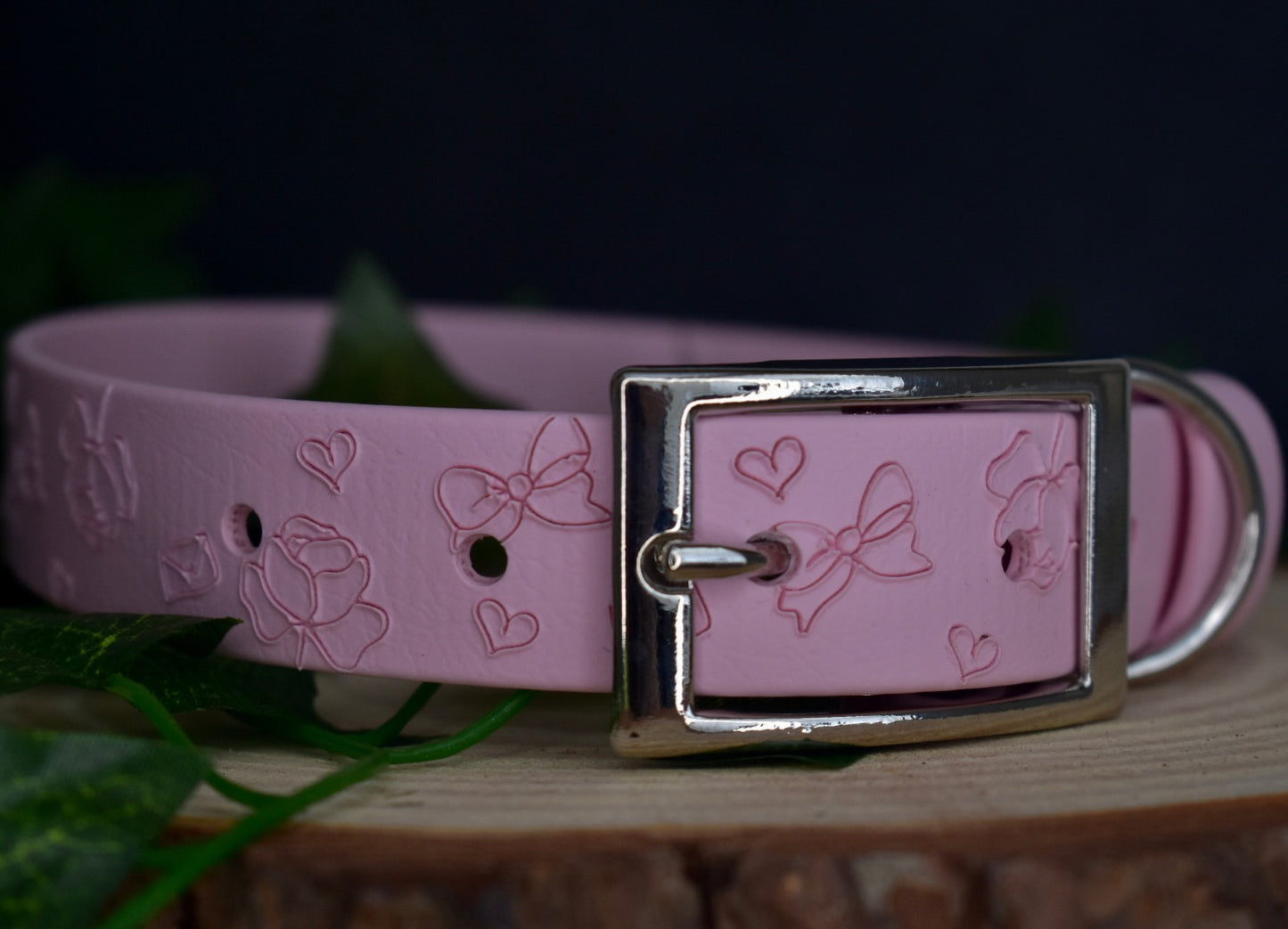 Sweet Nothings Embossed Collar 🎀